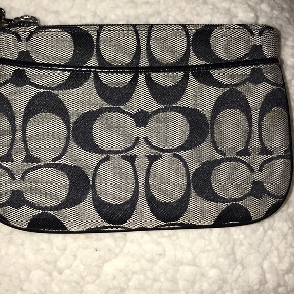 Nice Coach Wallet Wristlet Excellent Condition - Picture 7 of 7